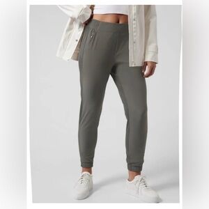 ATHLETA Brooklyn Jogger Pant in Olive Size 10 LIKE NEW